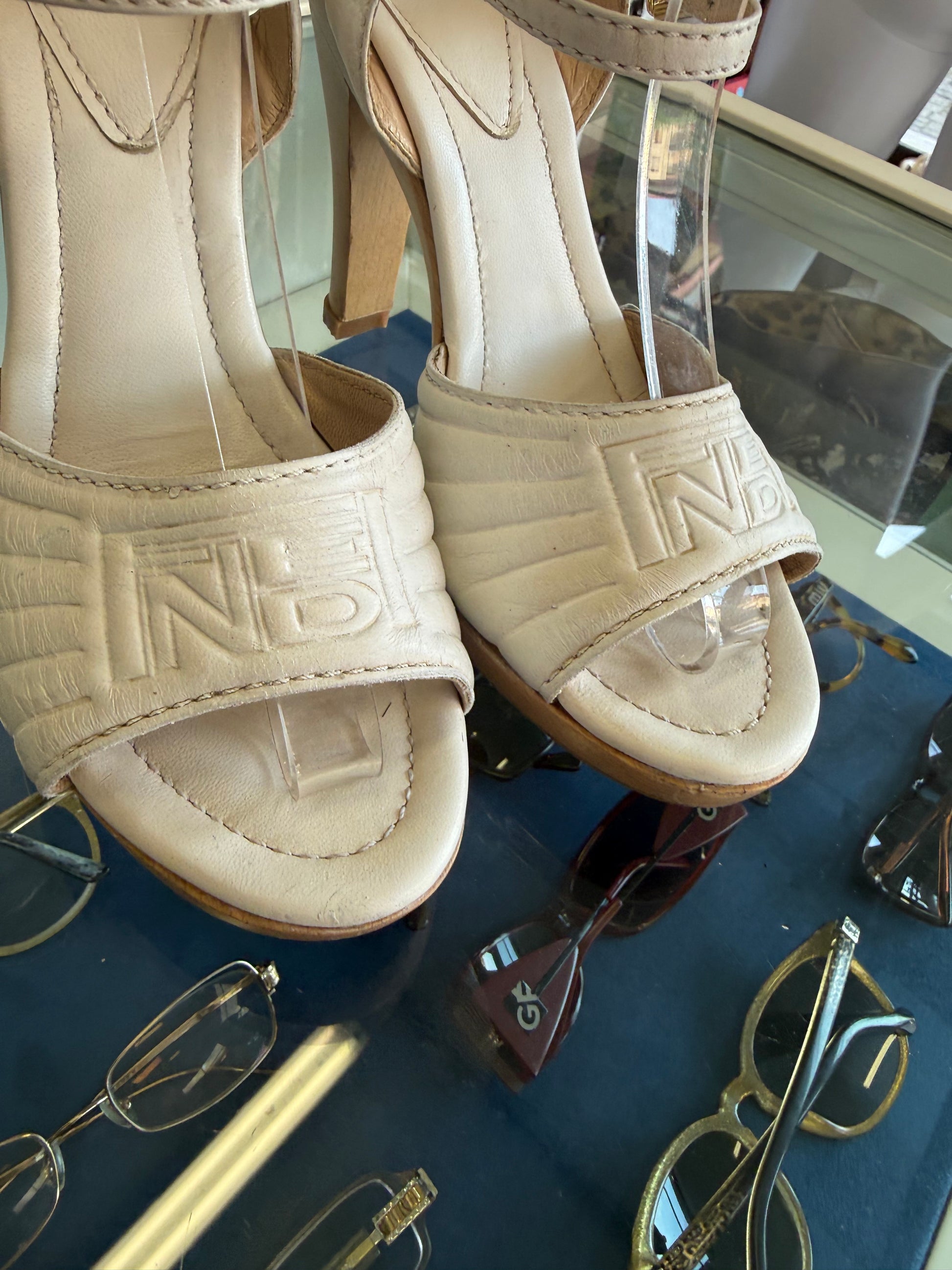 Sandali Fendi legno e pelle 00s