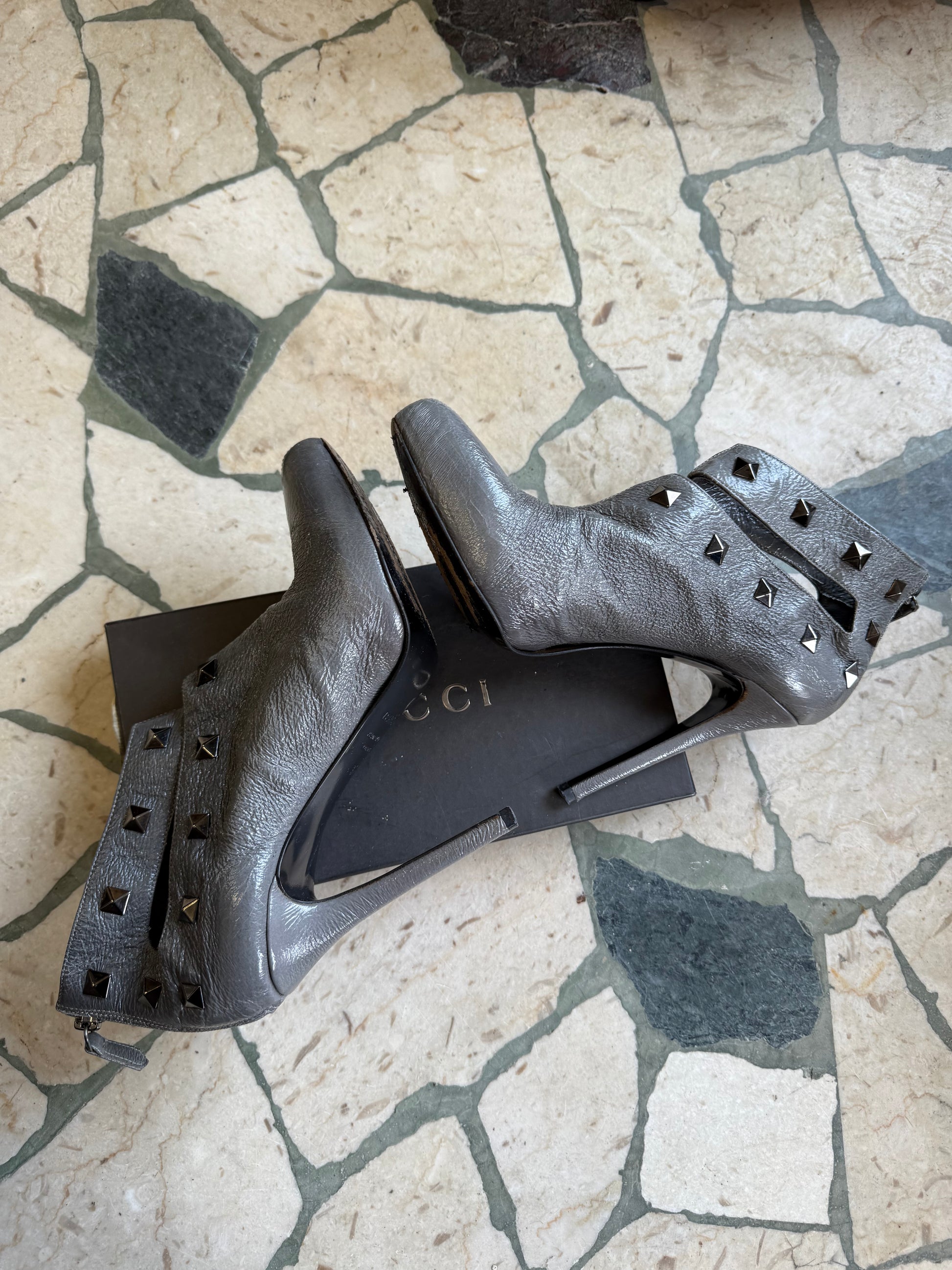 Tacchi stiletto Le Silla borchie e pelle