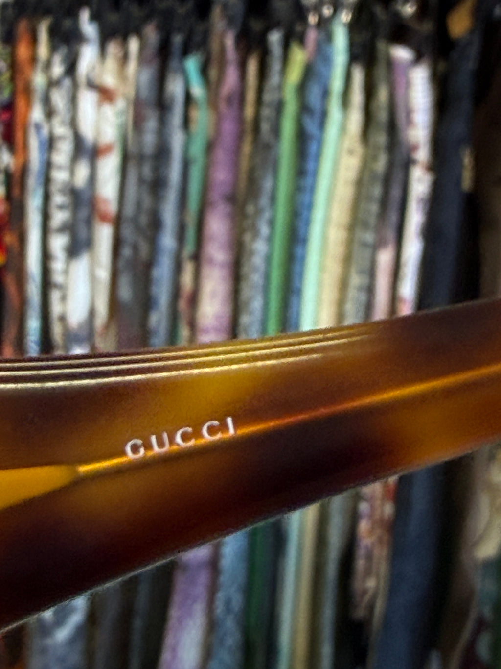 Occhiali da sole Gucci anni 2000 logo e tartarugato