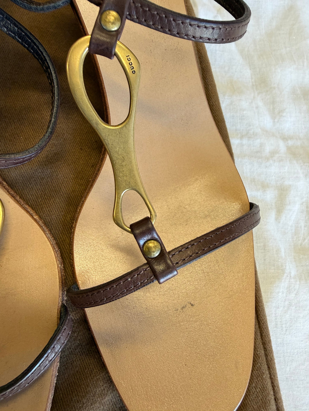 Sandalo Gucci FW1996 gioiello oro kitten