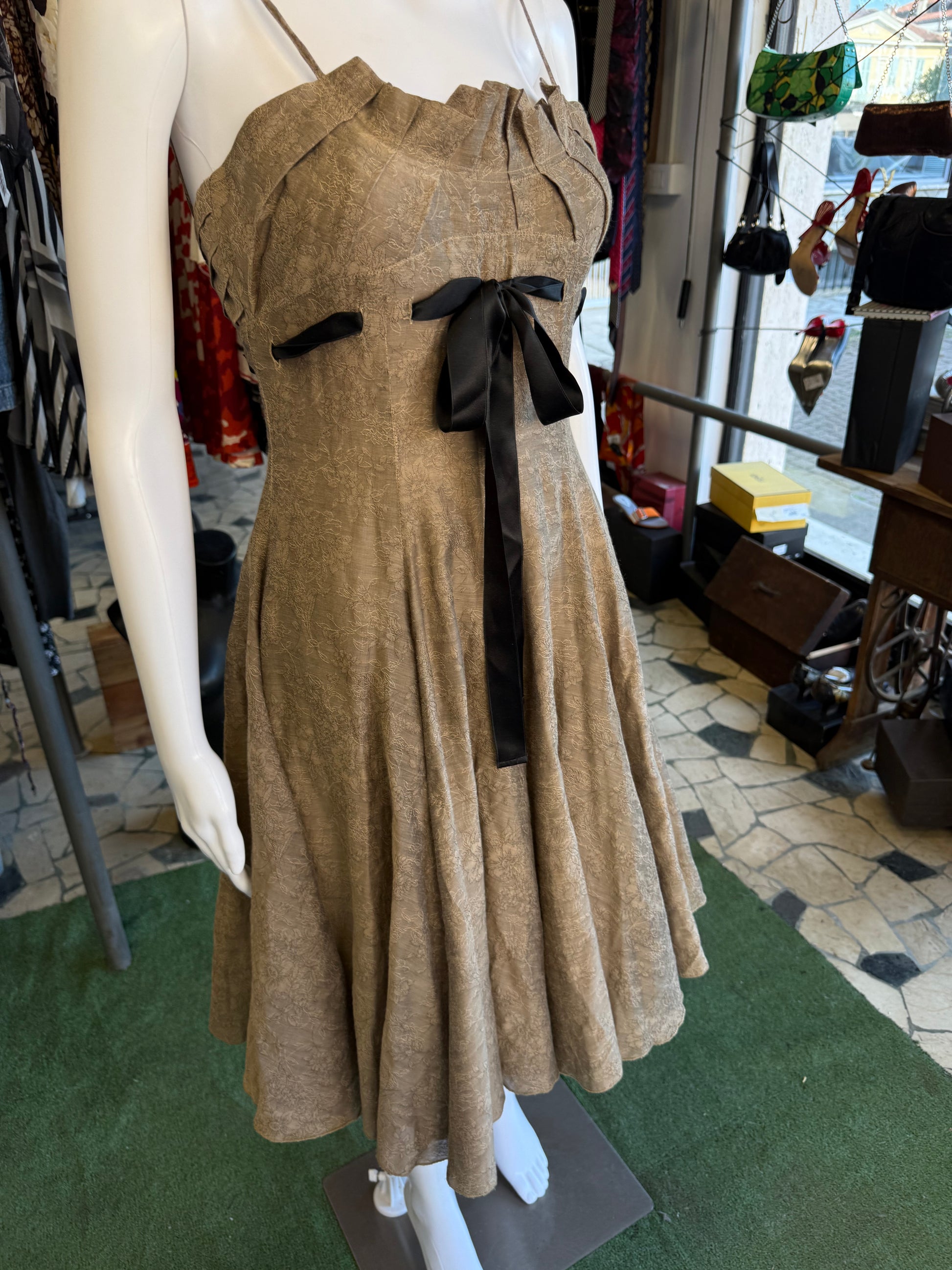 Abito Giorgio Armani a balze in tessuto fiorito 00s