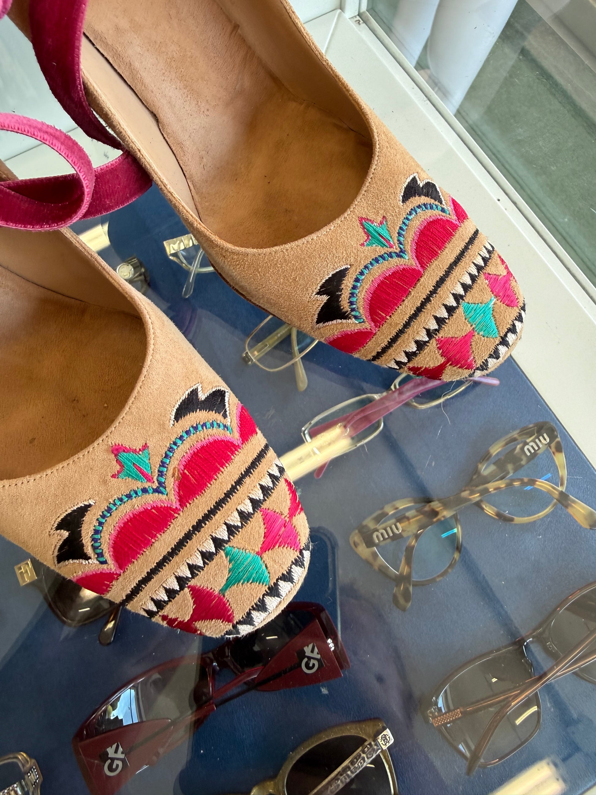 Tacchi John Galliano Mary Jane ricamanti 00s