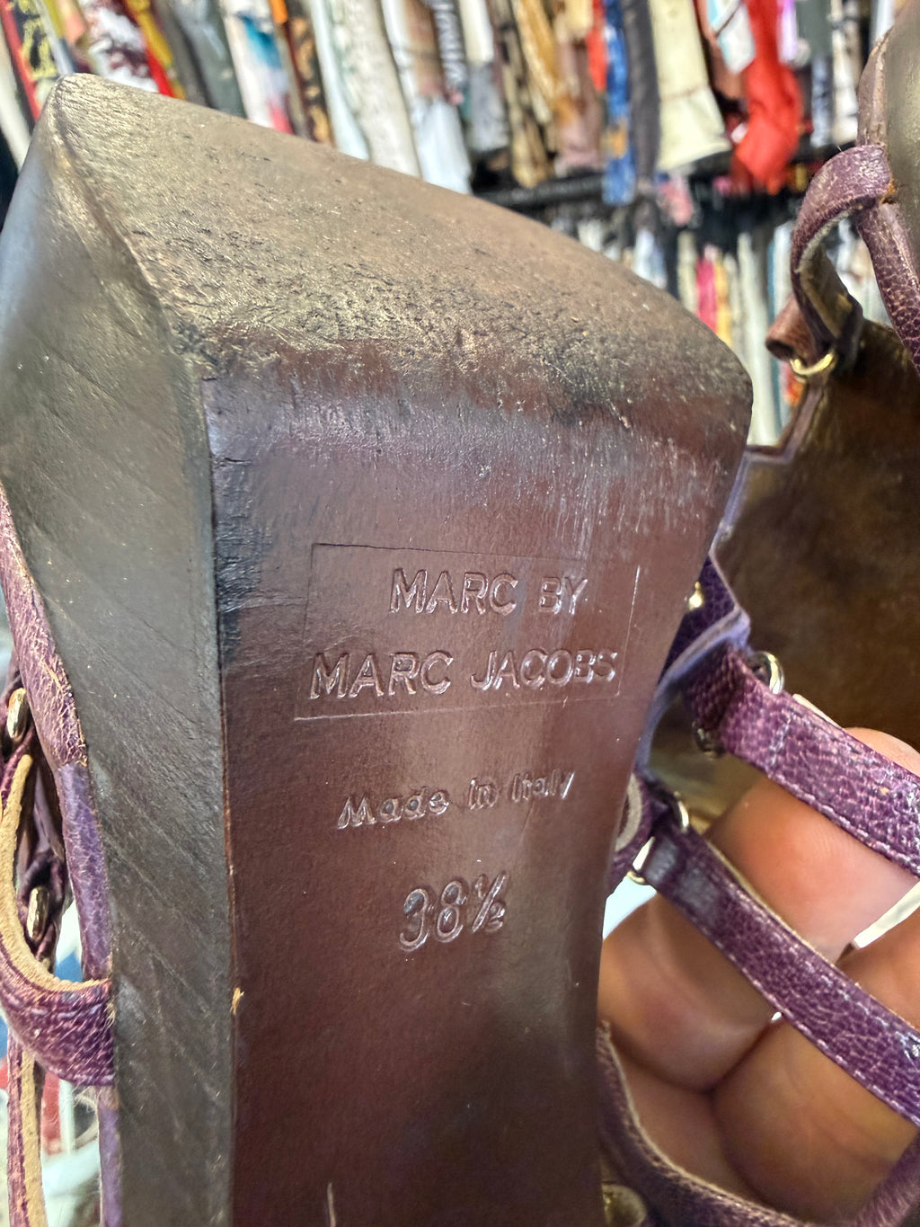 Sandali Marc Jacobs borchie e pelle viola 00s