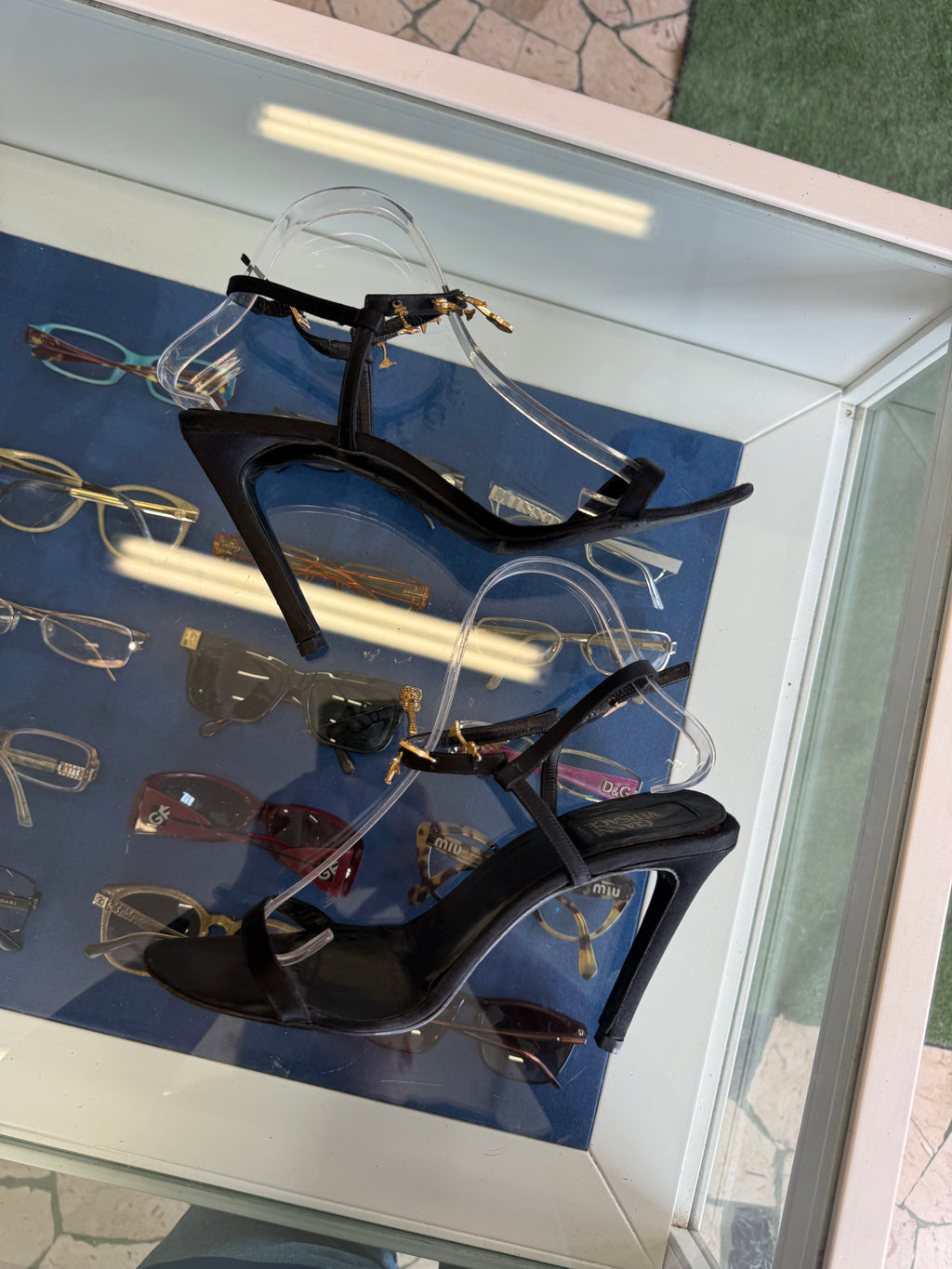 Sandali Versace charms gioiello 90s