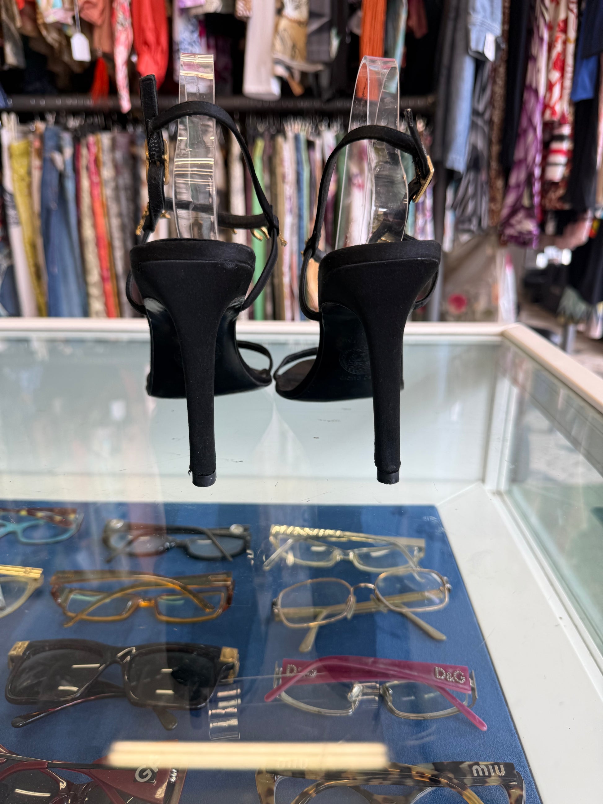 Sandali Versace charms gioiello 90s