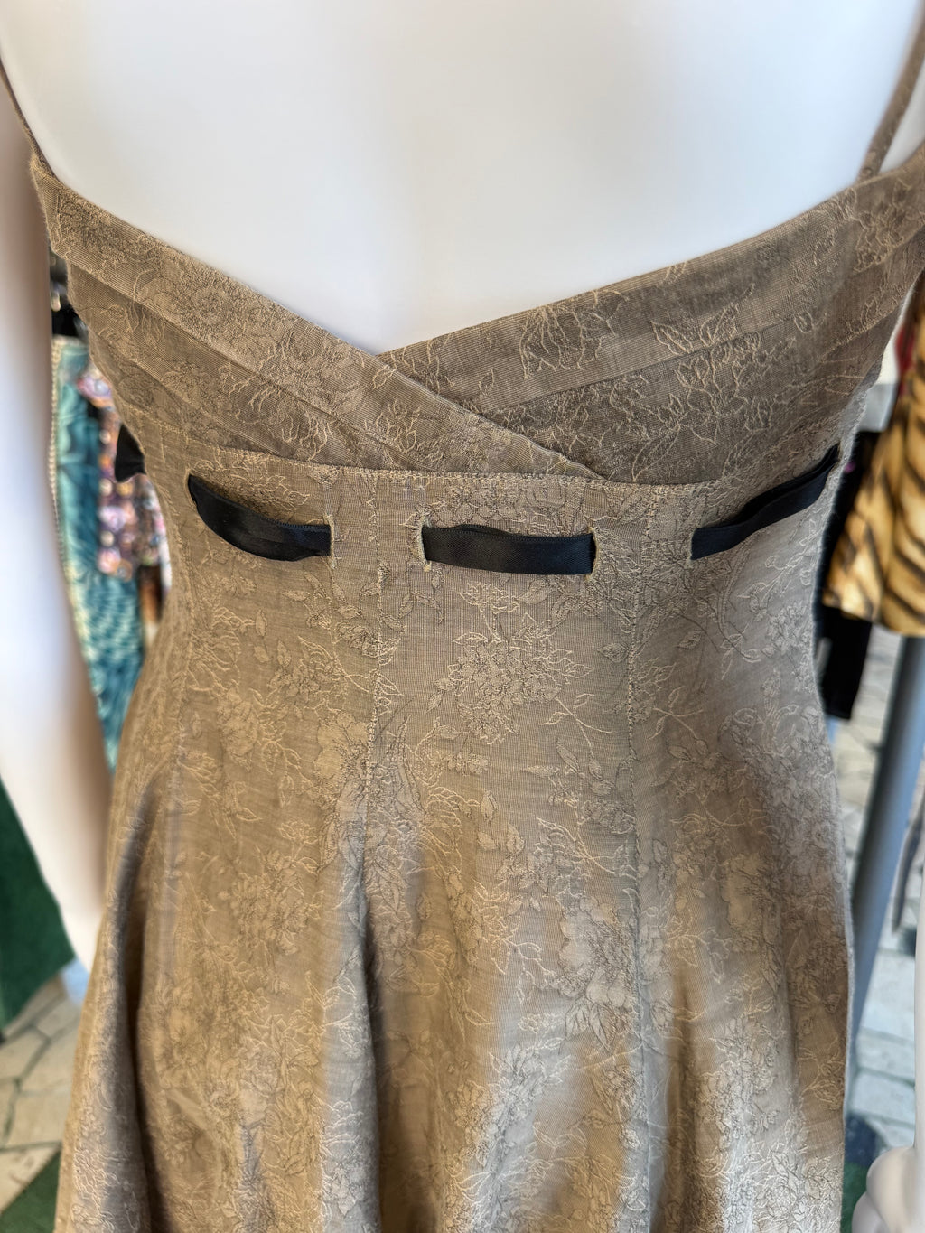 Abito Giorgio Armani a balze in tessuto fiorito 00s