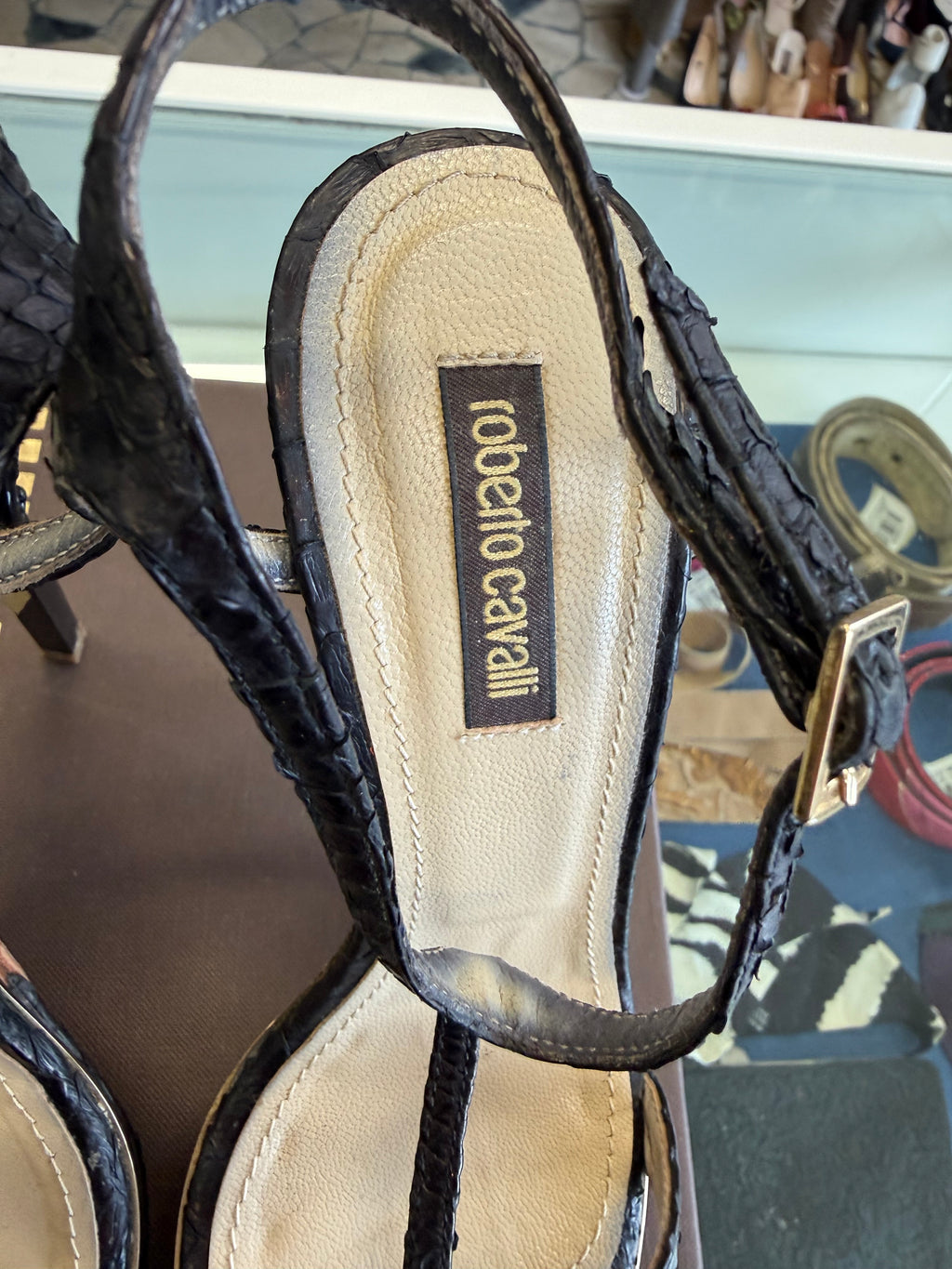 Sandali Roberto Cavalli in pitone con tacco barocco