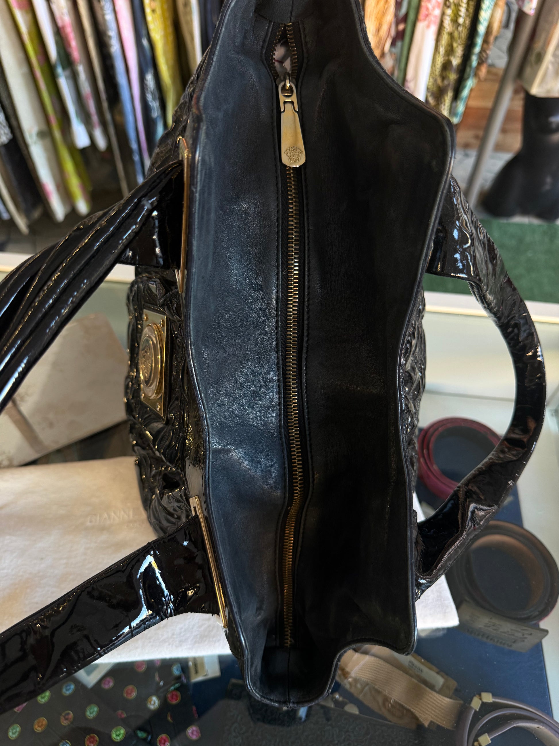 Borsa Versace bracco vernice nera