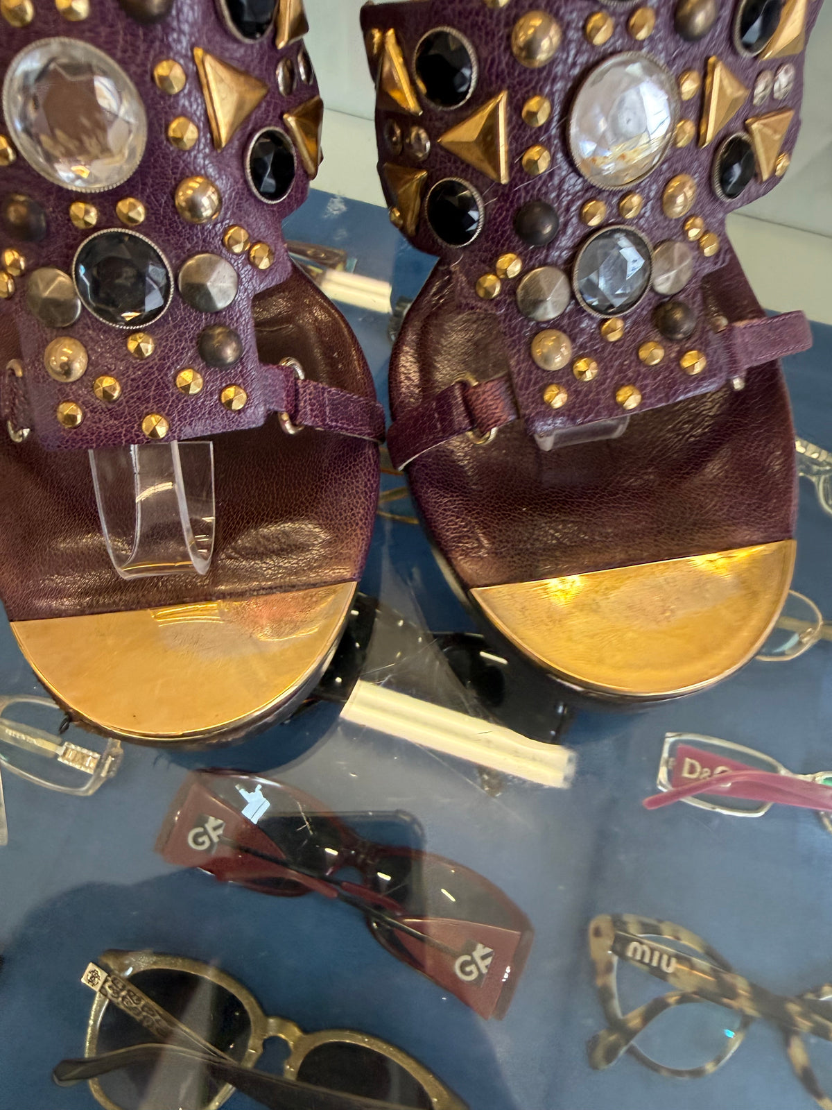 Sandali Marc Jacobs borchie e pelle viola 00s