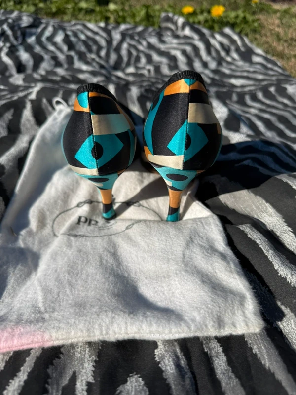 Tacchi décolleté Prada FW2003 seta Holiday & Brown