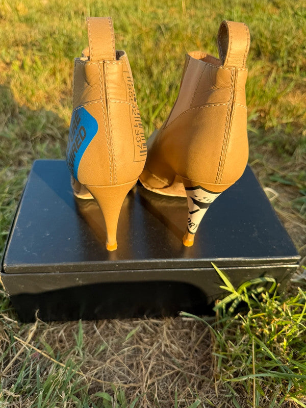 Stivaletto Moschino “imballaggio” FW2017