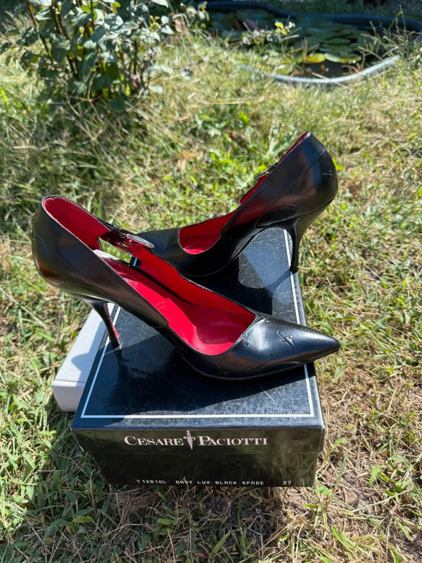 Tacchi Décolleté Cesare Paciotti pugnale impresso