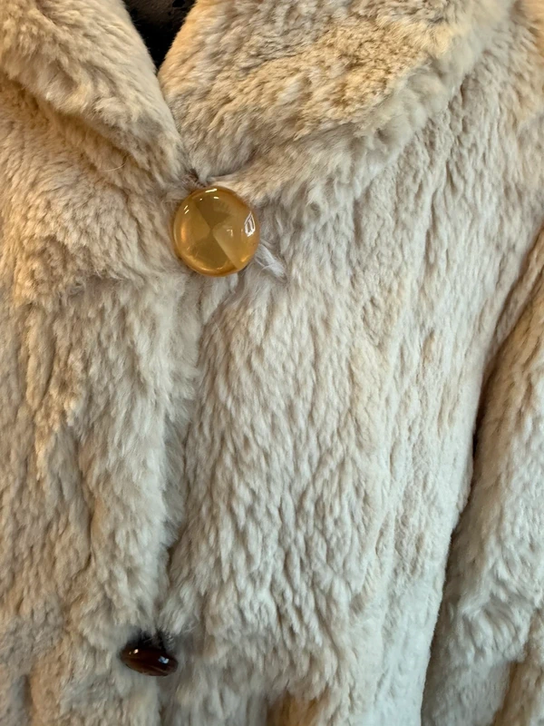 Cappotto bianco peloso coniglio