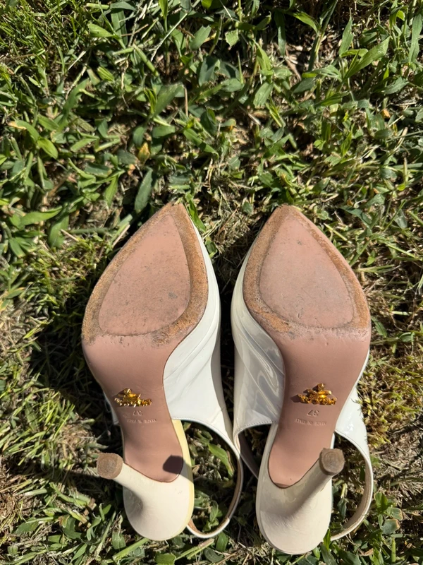 Sandali con tacco Prada Slingback vernice bianca