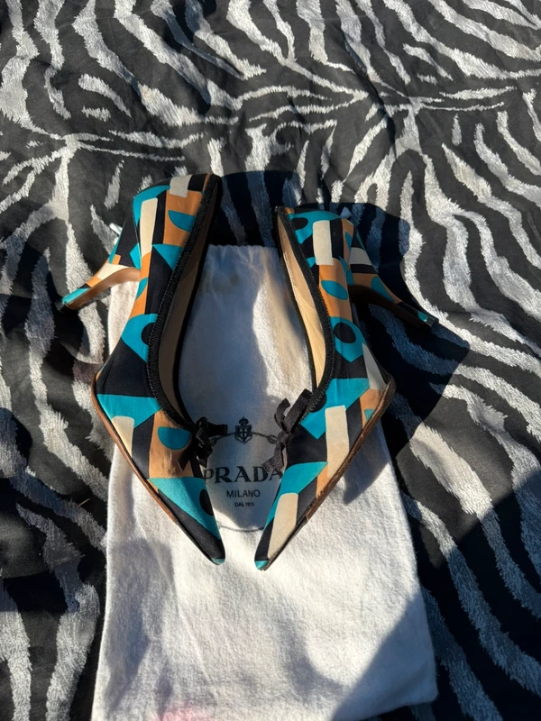 Tacchi décolleté Prada FW2003 seta Holiday & Brown