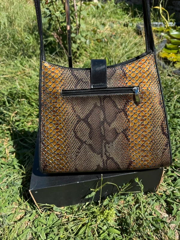 Borsa a spalla , pitonata, nuova