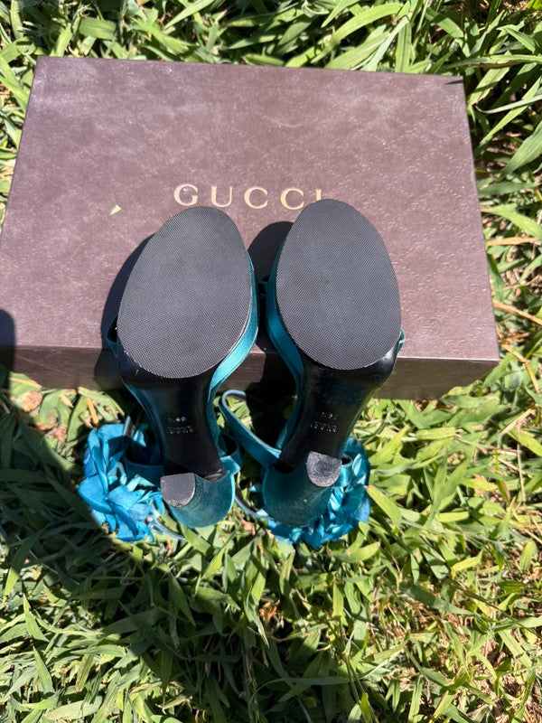 Sandali con tacco Gucci raso e fiori FW2011