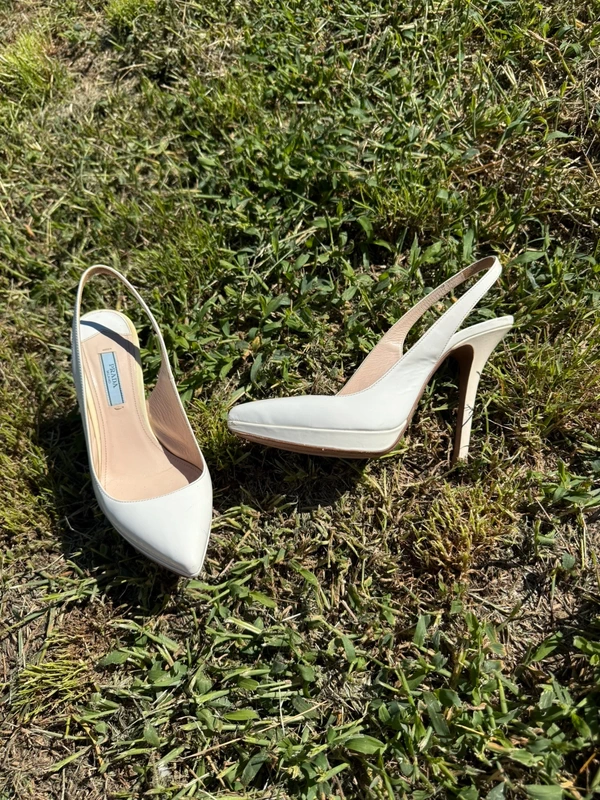 Sandali con tacco Prada Slingback vernice bianca