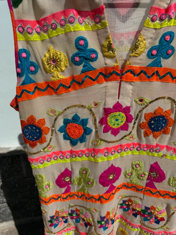 Abito Manish Arora in pailette e perline, realizzato a mano