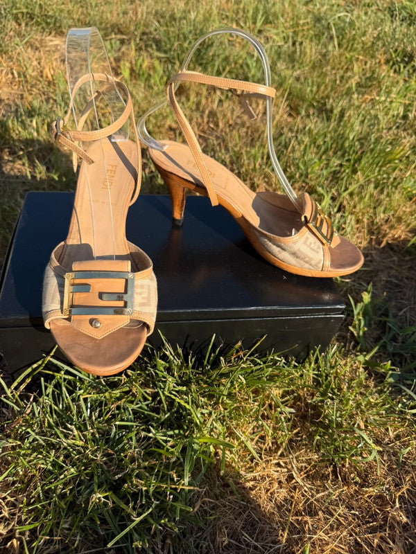 Sandali kitten heels Fendi “baguette”