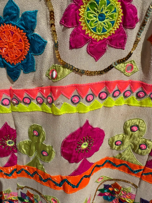 Abito Manish Arora in pailette e perline, realizzato a mano
