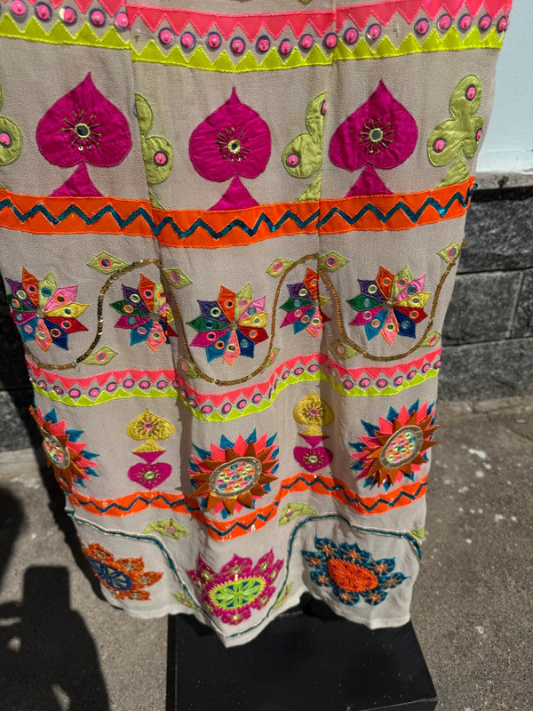 Abito Manish Arora in pailette e perline, realizzato a mano
