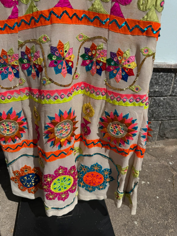 Abito Manish Arora in pailette e perline, realizzato a mano