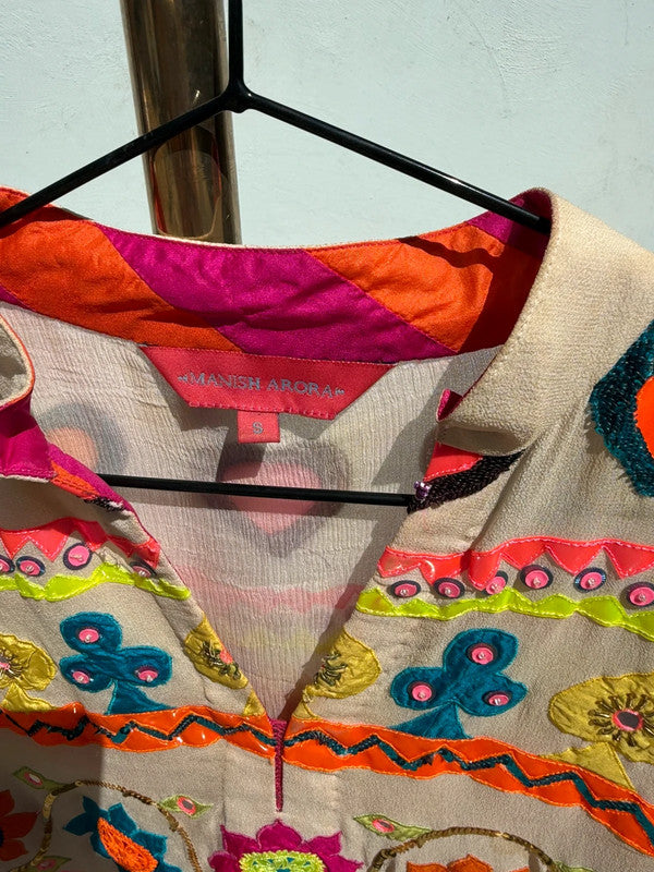 Abito Manish Arora in pailette e perline, realizzato a mano