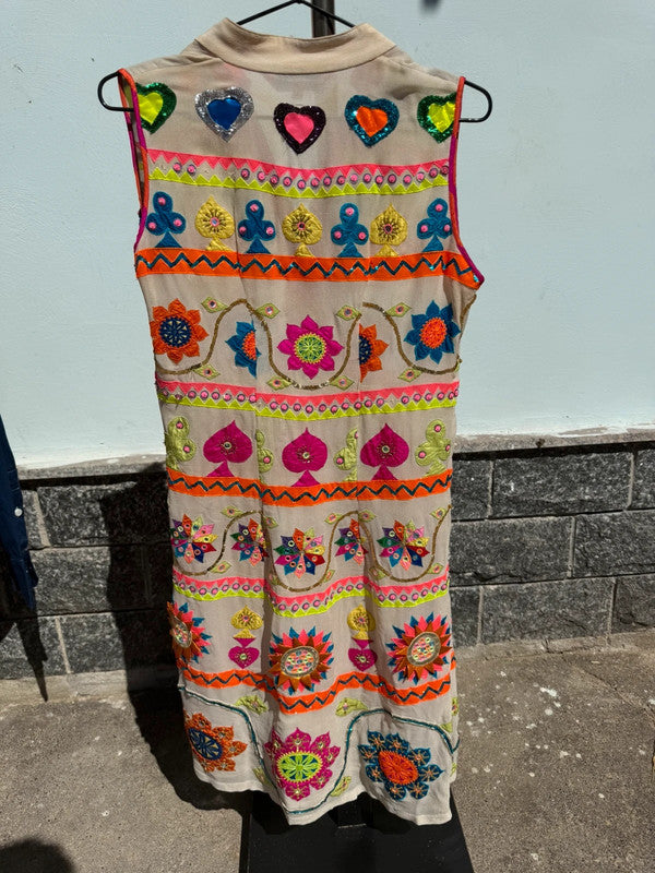 Abito Manish Arora in pailette e perline, realizzato a mano