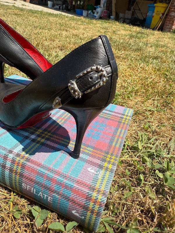 Tacchi Décolleté Cesare Paciotti con dettaglio cintura