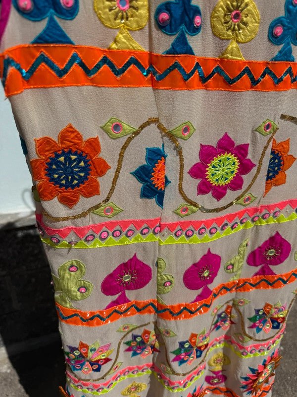 Abito Manish Arora in pailette e perline, realizzato a mano