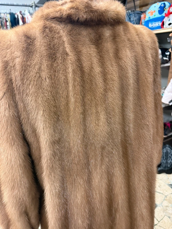 Pelliccia visone chiaro