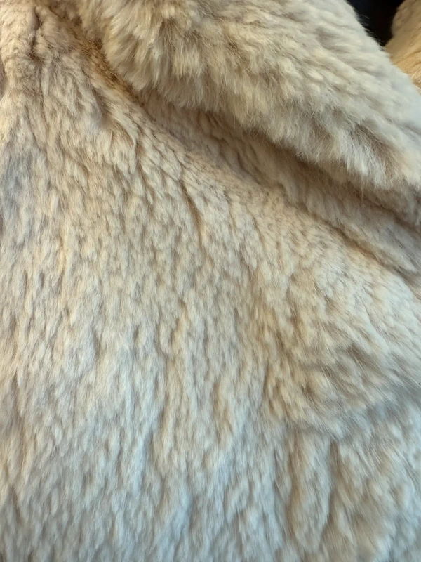 Cappotto bianco peloso coniglio